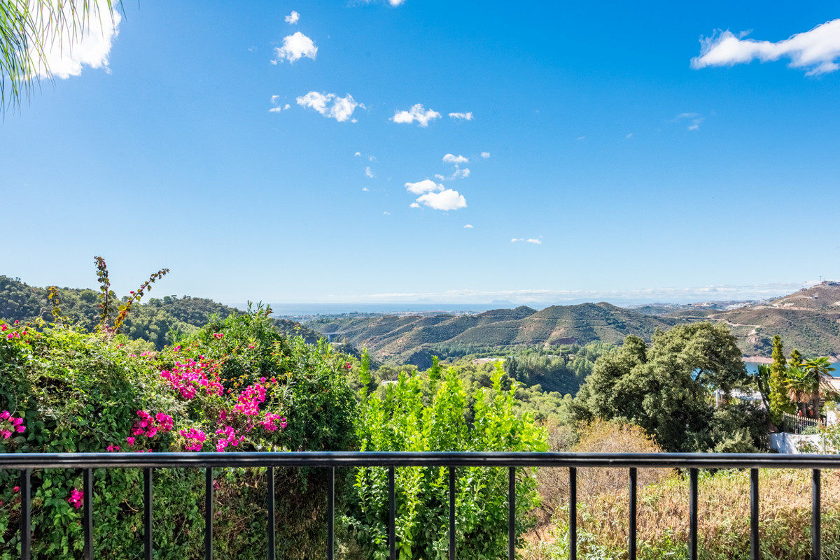 4 Bed Townhouse for sale in Istán Costa Del Sol, Málaga, Spain