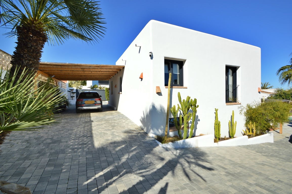 5 Bed Townhouse for sale in Javea Costa Blanca, Alicante, Spain
