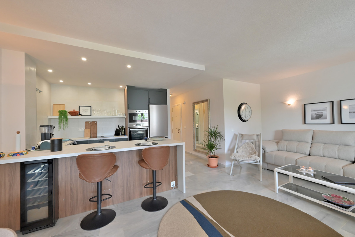 Se vende Apartamento Planta Media de 2 dormitorios en Costa Del Sol, Málaga, España