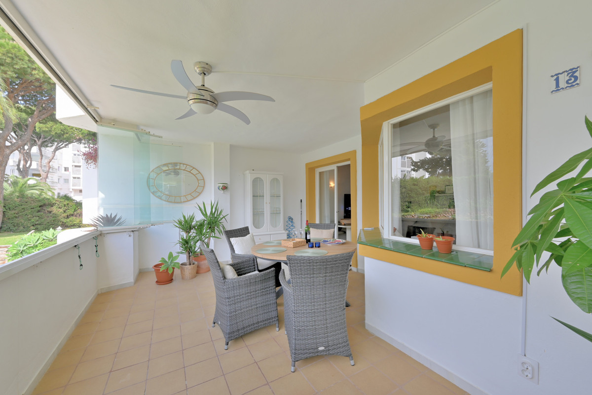 Se vende Apartamento Planta Media de 2 dormitorios en Costa Del Sol, Málaga, España