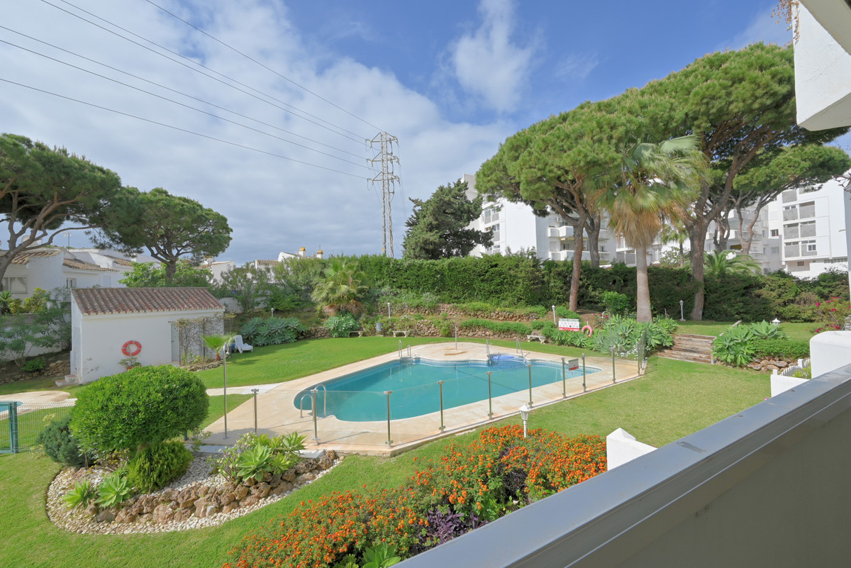 Se vende Apartamento Planta Media de 2 dormitorios en Costa Del Sol, Málaga, España