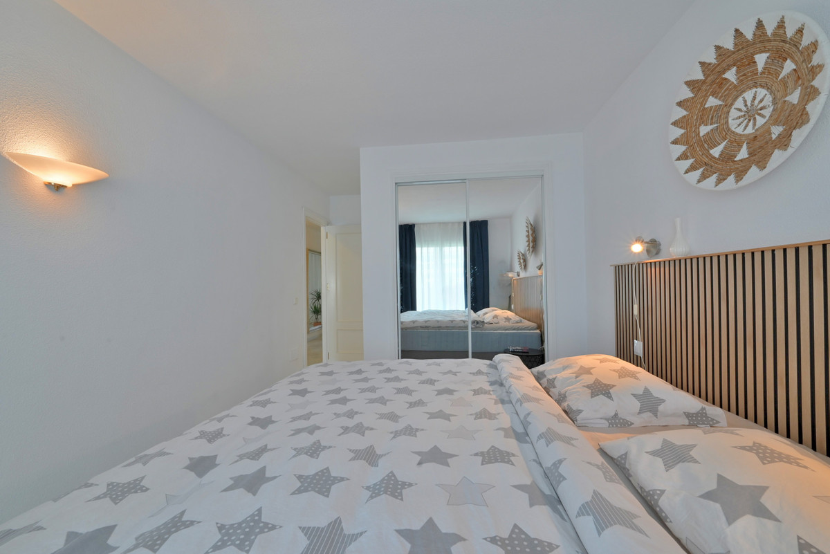 Se vende Apartamento Planta Media de 2 dormitorios en Costa Del Sol, Málaga, España