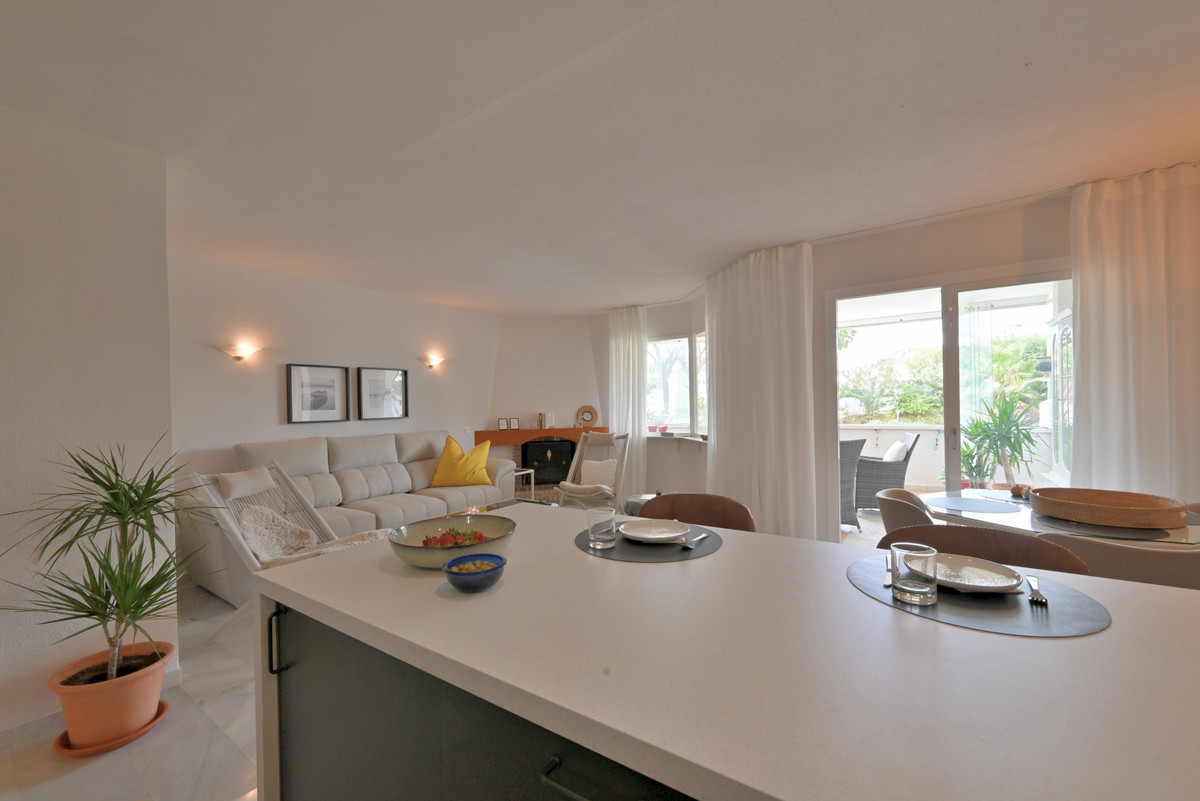 Se vende Apartamento Planta Media de 2 dormitorios en Costa Del Sol, Málaga, España