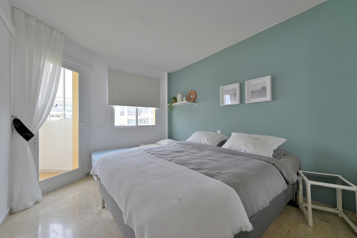 Se vende Apartamento Planta Media de 2 dormitorios en Costa Del Sol, Málaga, España