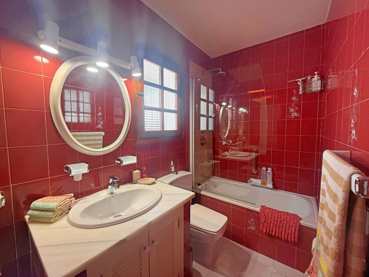 Se vende Pareada de 3 dormitorios en Costa Del Sol, Málaga, España