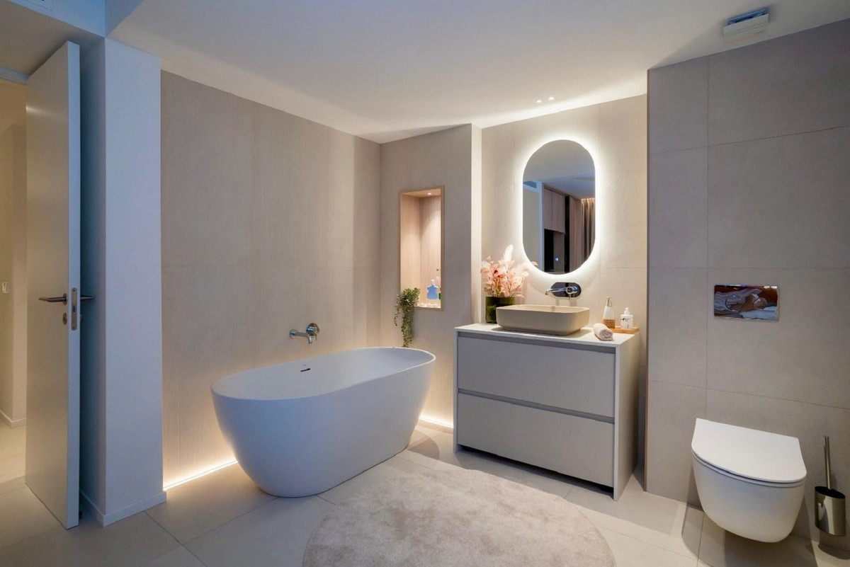 Se vende Apartamento Planta Media de 3 dormitorios en Costa Del Sol, Málaga, España