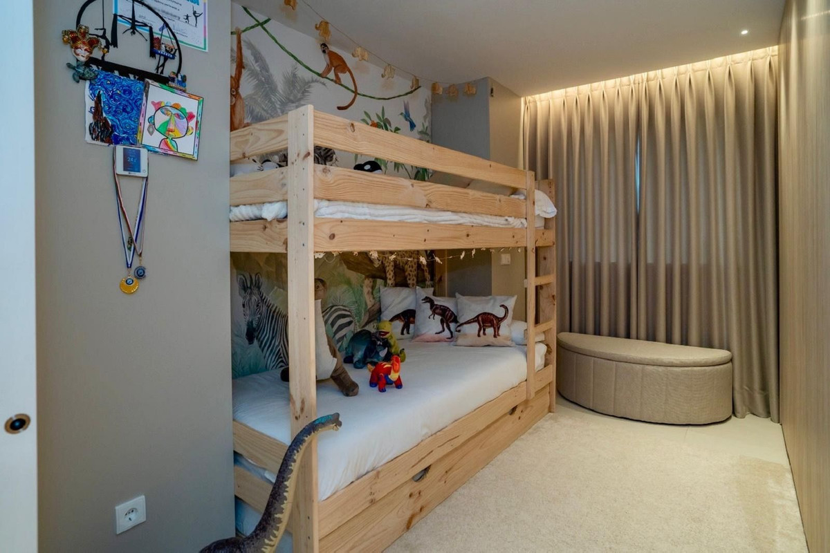 Se vende Apartamento Planta Media de 3 dormitorios en Costa Del Sol, Málaga, España