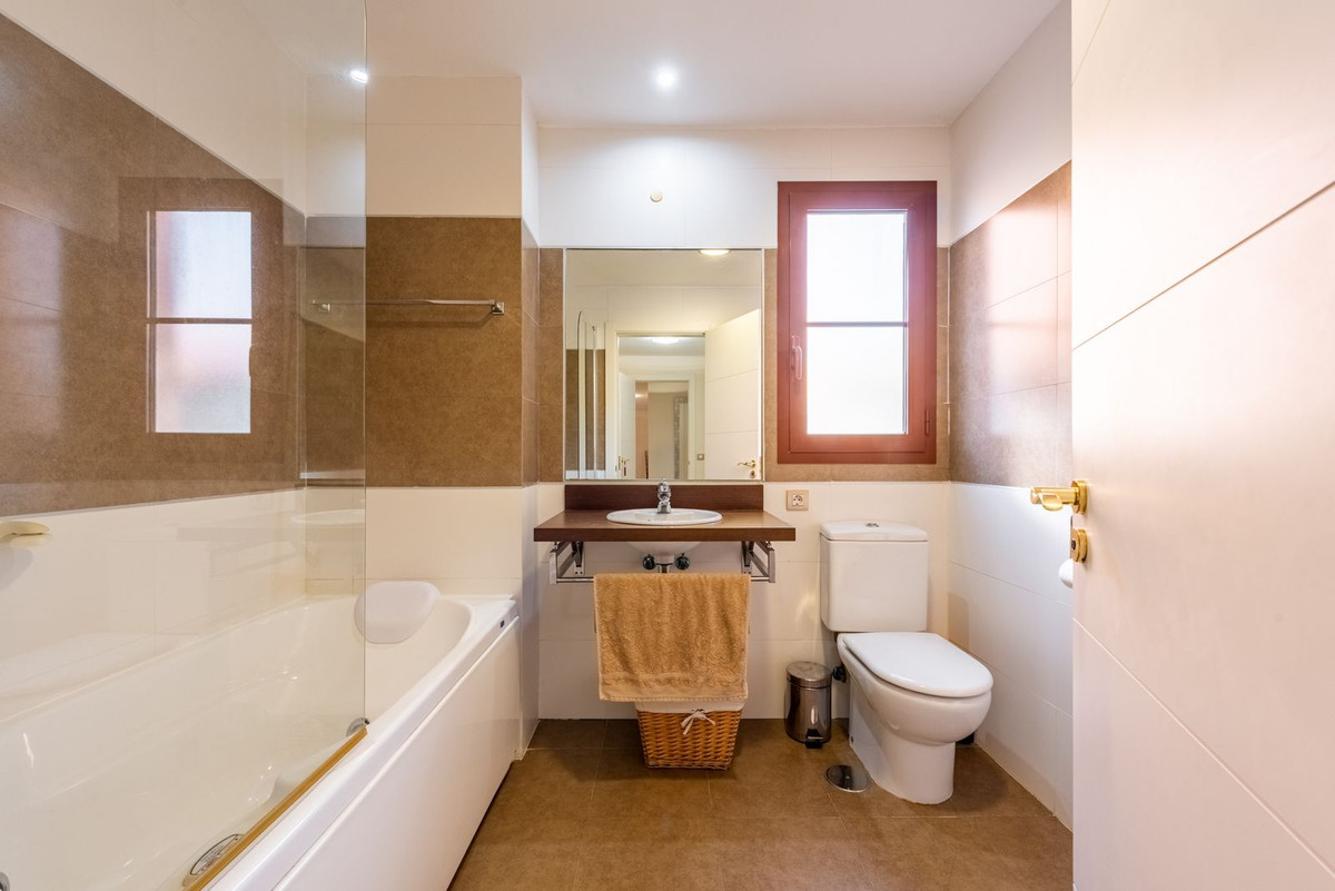 3 Bed Apartment for sale in Benahavís Costa Del Sol, Málaga, Spain