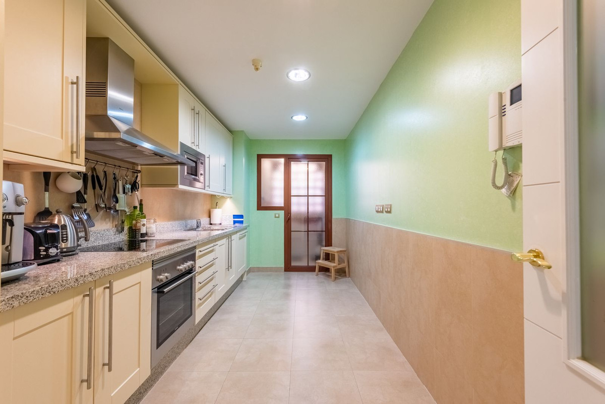 3 Bed Apartment for sale in Benahavís Costa Del Sol, Málaga, Spain