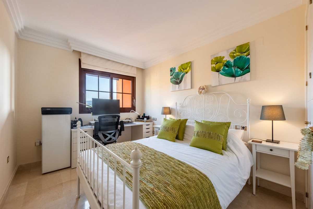 3 Bed Apartment for sale in Benahavís Costa Del Sol, Málaga, Spain