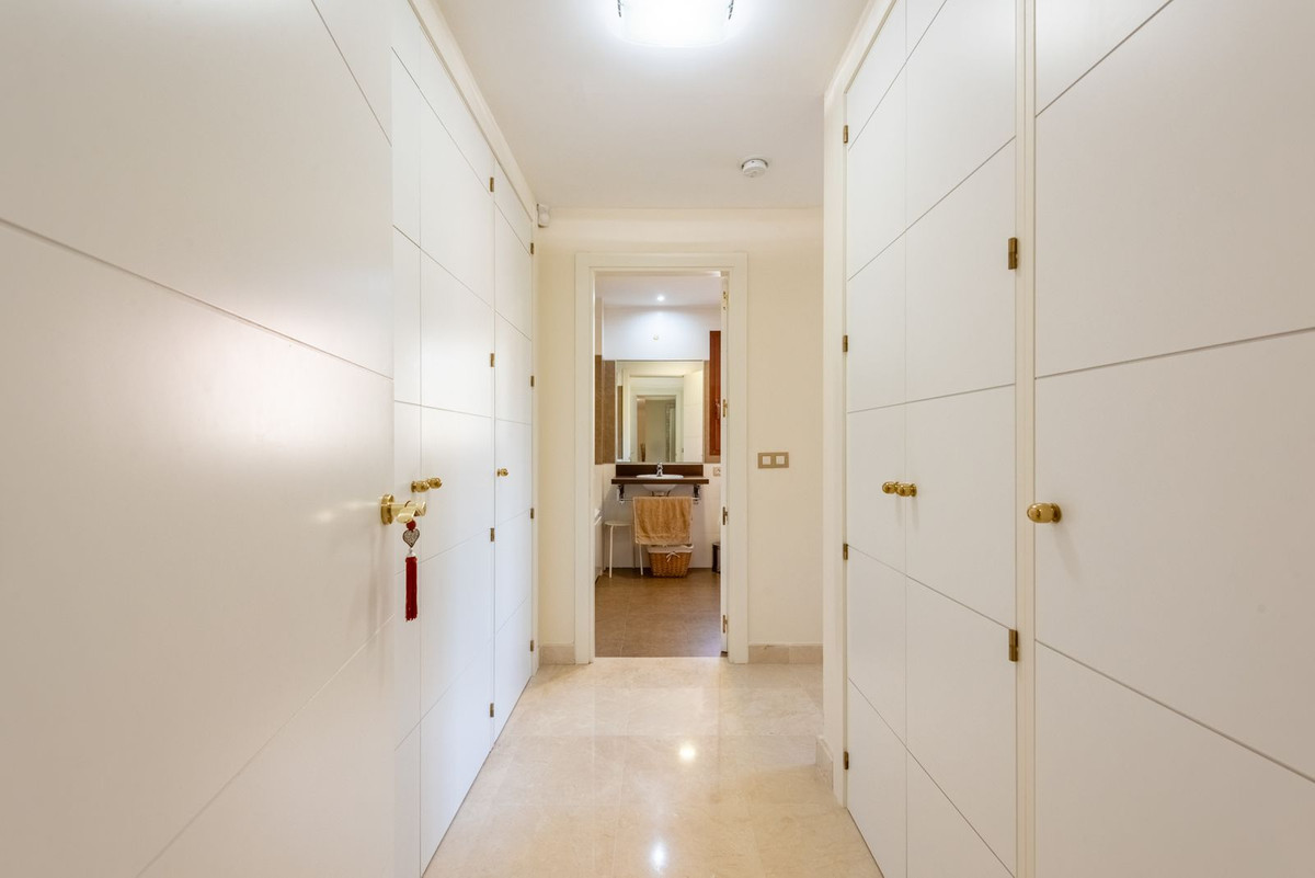 3 Bed Apartment for sale in Benahavís Costa Del Sol, Málaga, Spain