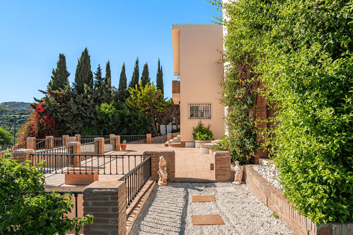 4 Bed Townhouse for sale in Estepona Costa Del Sol, Málaga, Spain