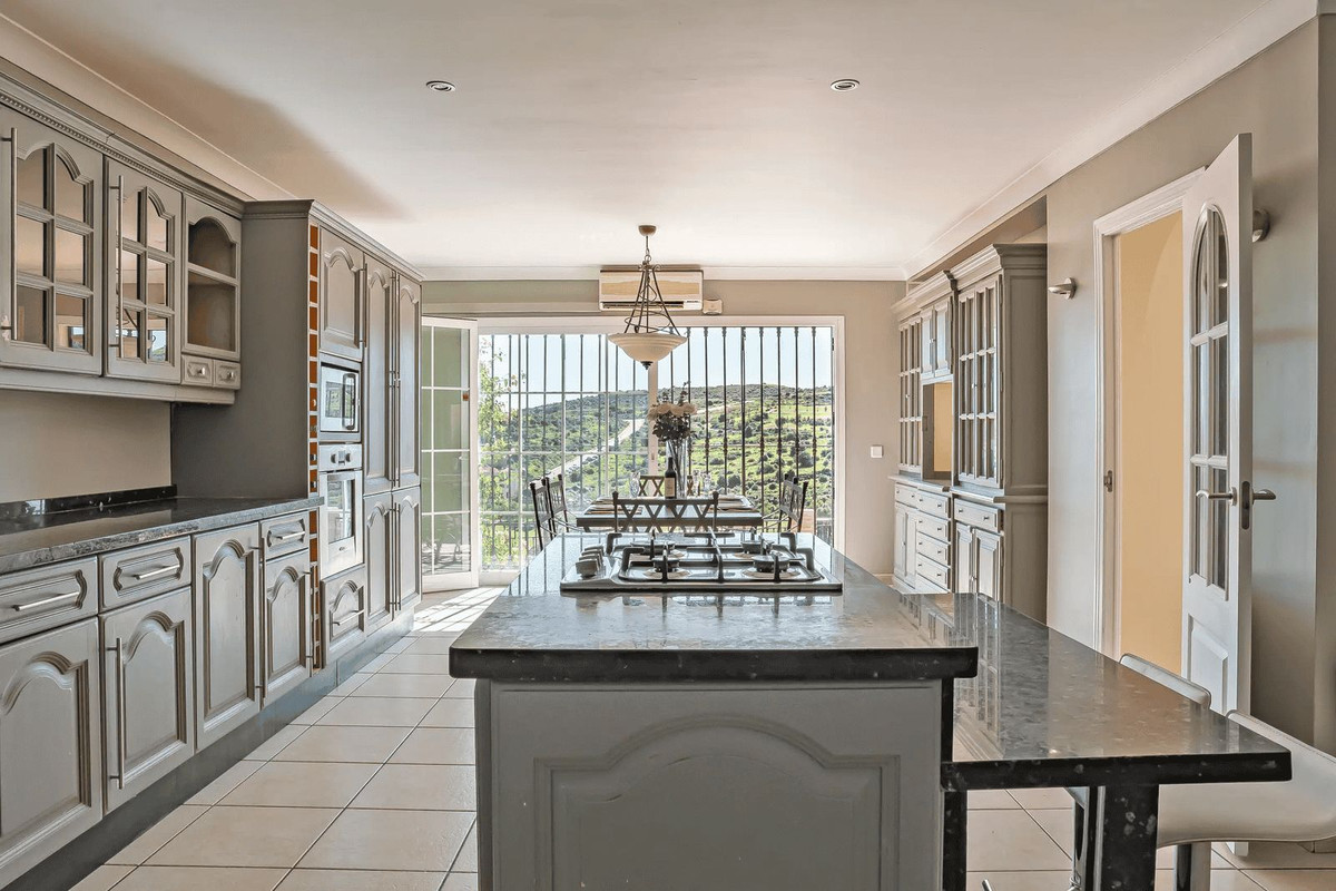 4 Bed Townhouse for sale in Estepona Costa Del Sol, Málaga, Spain