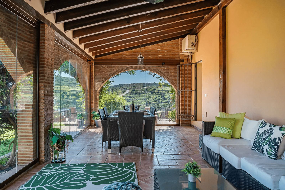 4 Bed Townhouse for sale in Estepona Costa Del Sol, Málaga, Spain