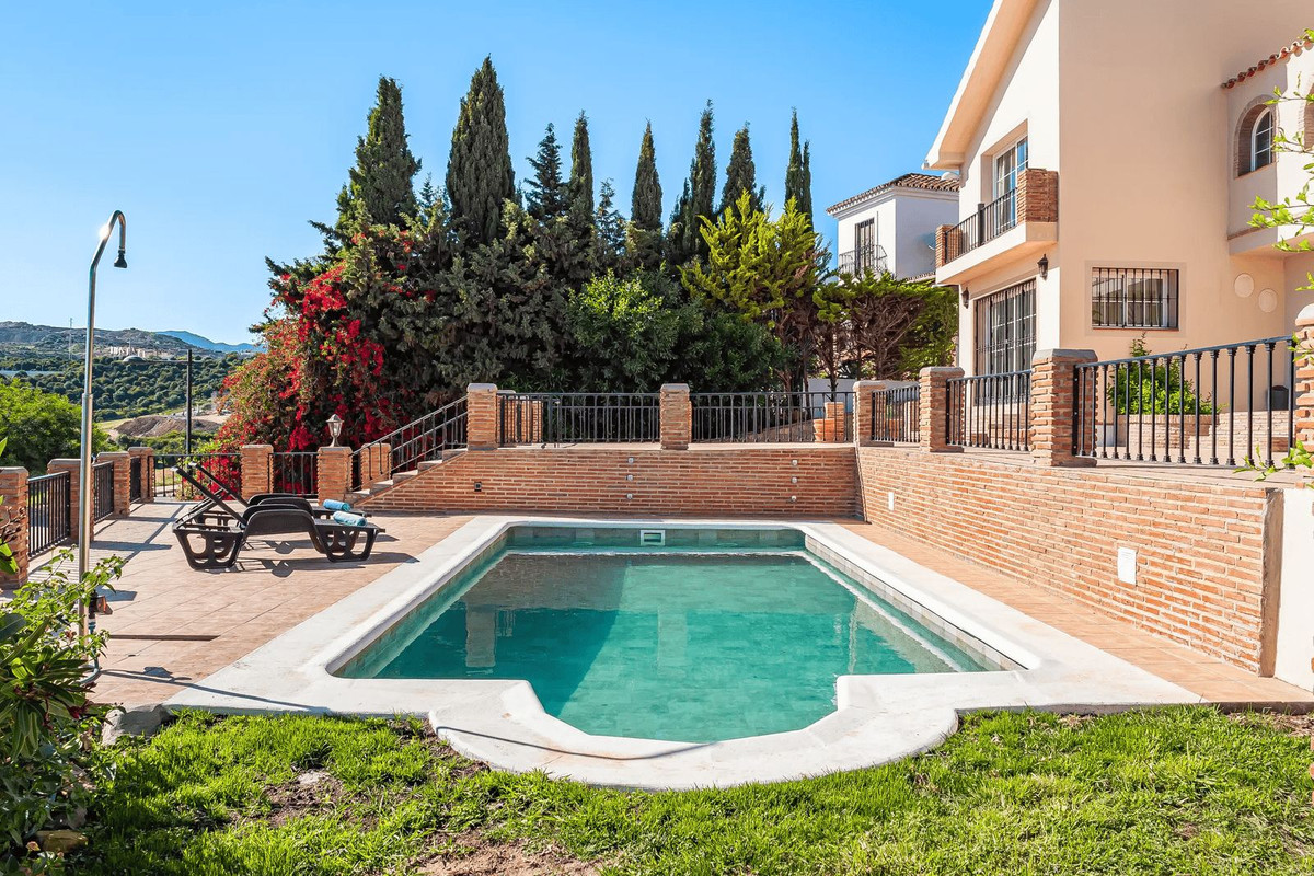 4 Bed Townhouse for sale in Estepona Costa Del Sol, Málaga, Spain