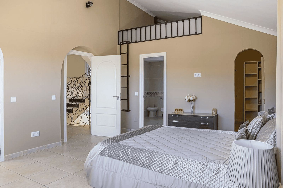 4 Bed Townhouse for sale in Estepona Costa Del Sol, Málaga, Spain