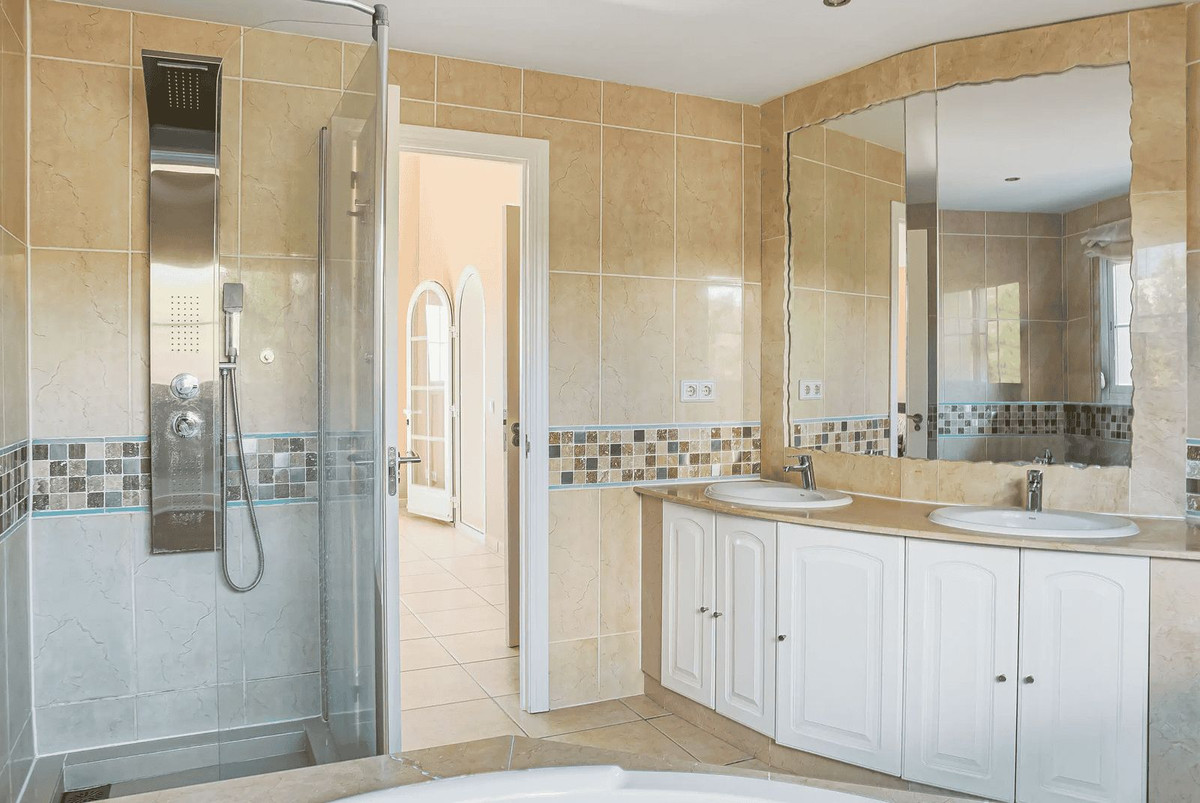 4 Bed Townhouse for sale in Estepona Costa Del Sol, Málaga, Spain