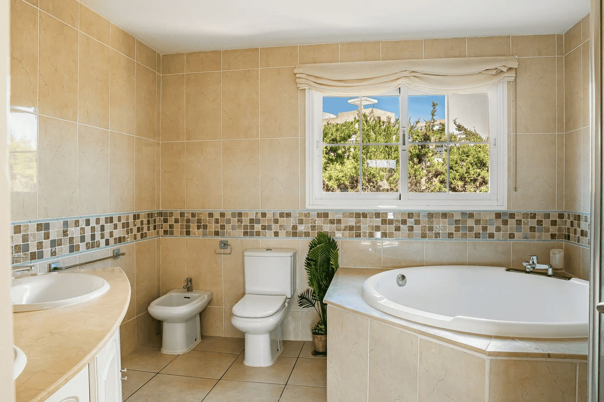 4 Bed Townhouse for sale in Estepona Costa Del Sol, Málaga, Spain