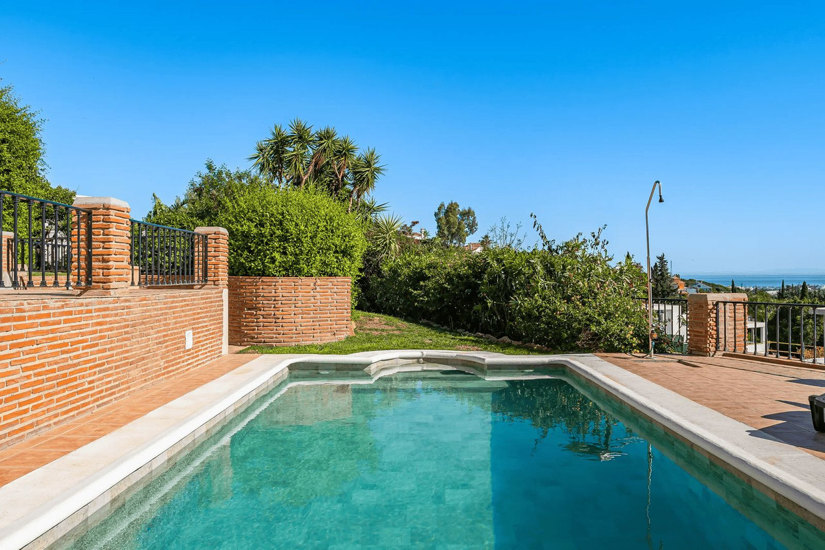 4 Bed Townhouse for sale in Estepona Costa Del Sol, Málaga, Spain