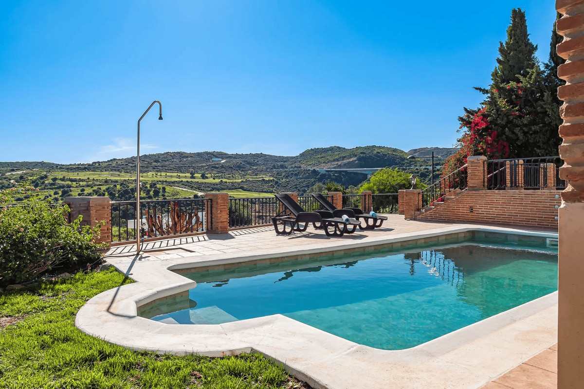 4 Bed Townhouse for sale in Estepona Costa Del Sol, Málaga, Spain