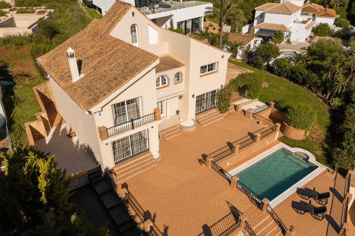 4 Bed Townhouse for sale in Estepona Costa Del Sol, Málaga, Spain