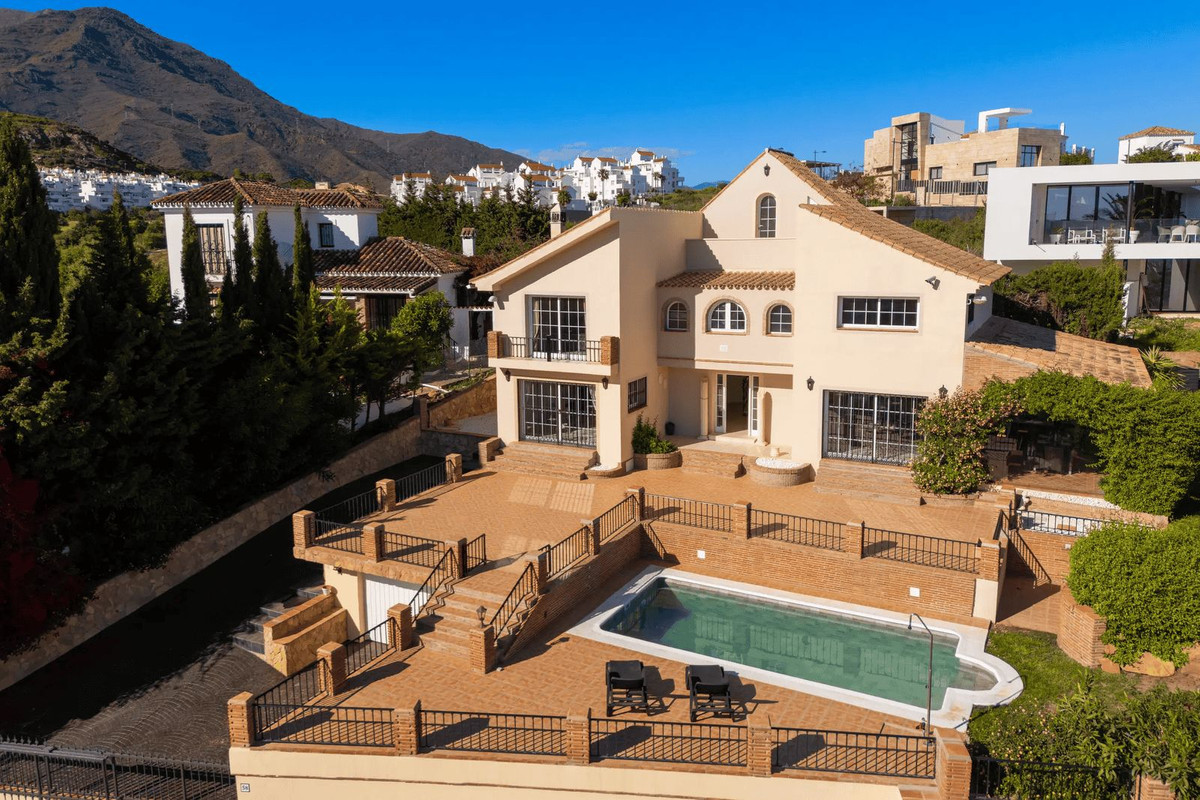 4 Bed Townhouse for sale in Estepona Costa Del Sol, Málaga, Spain