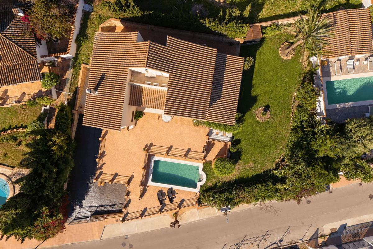 4 Bed Townhouse for sale in Estepona Costa Del Sol, Málaga, Spain