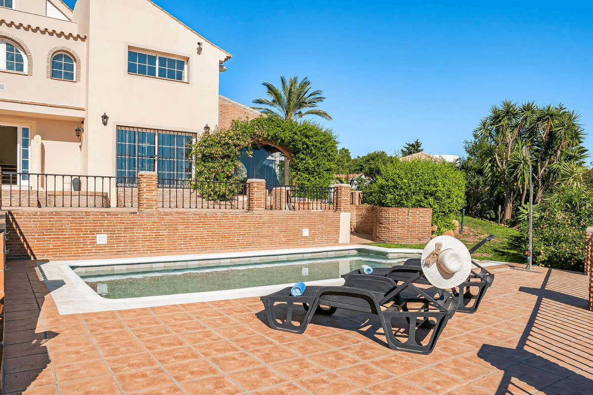 4 Bed Townhouse for sale in Estepona Costa Del Sol, Málaga, Spain