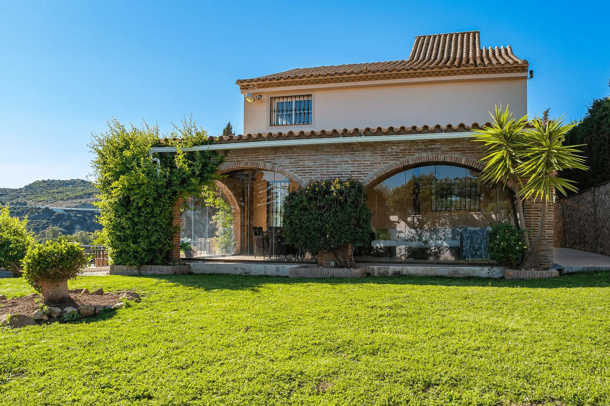 4 Bed Townhouse for sale in Estepona Costa Del Sol, Málaga, Spain