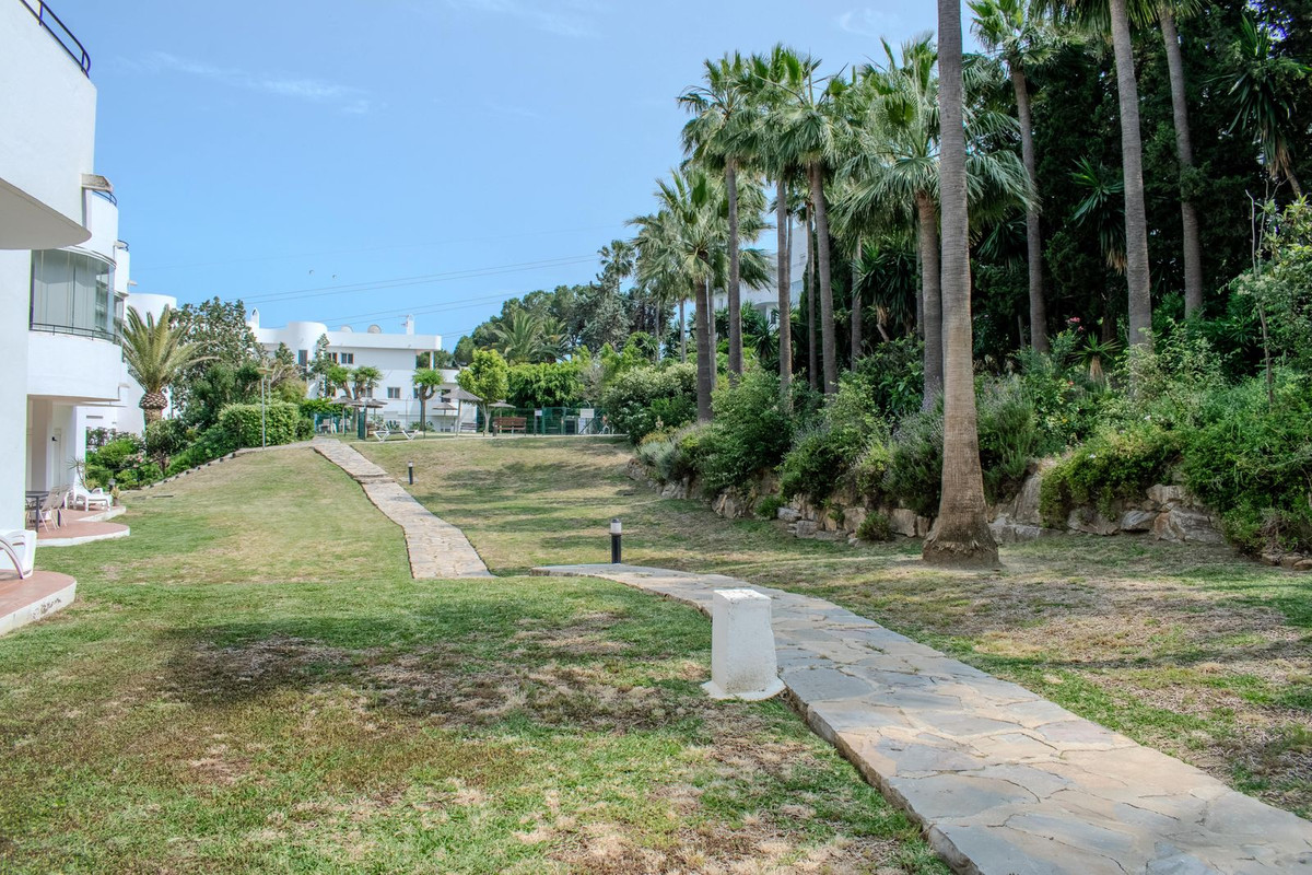 Se vende Apartamento Planta Media de 2 dormitorios en Costa Del Sol, Málaga, España