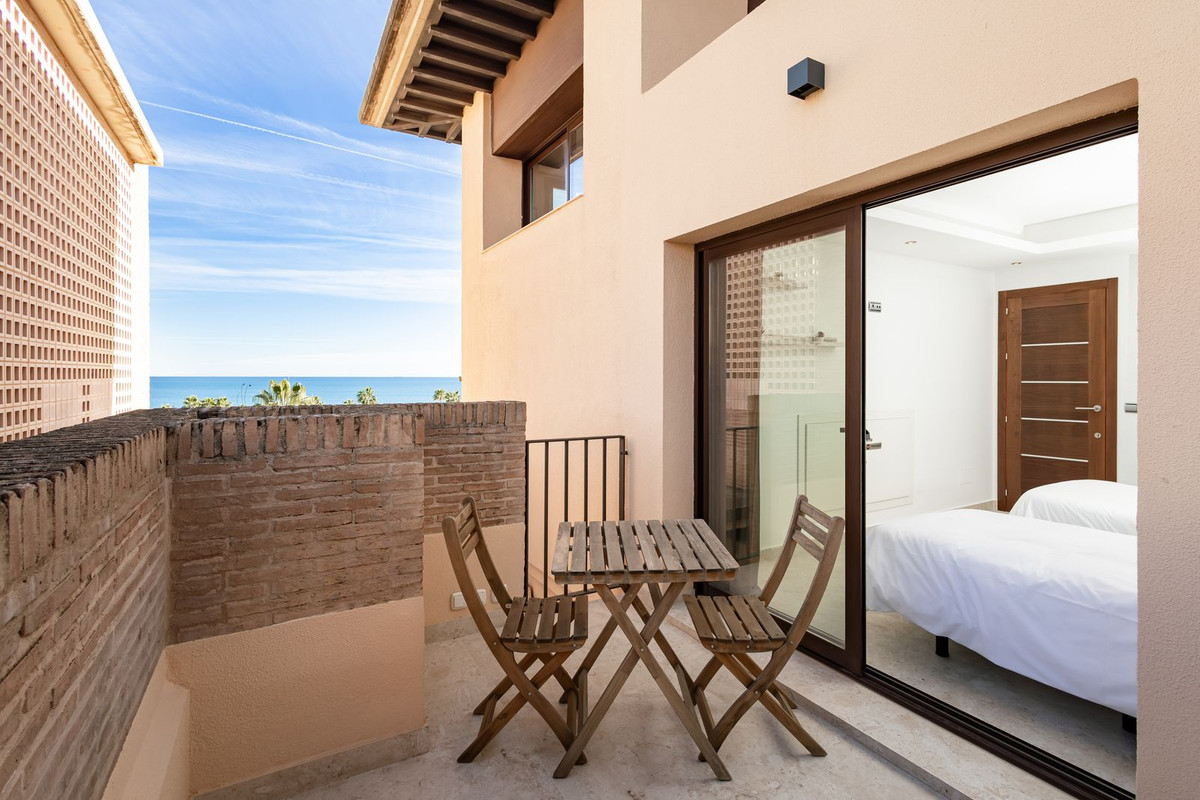 4 Bed Apartment for sale in Estepona Costa Del Sol, Málaga, Spain