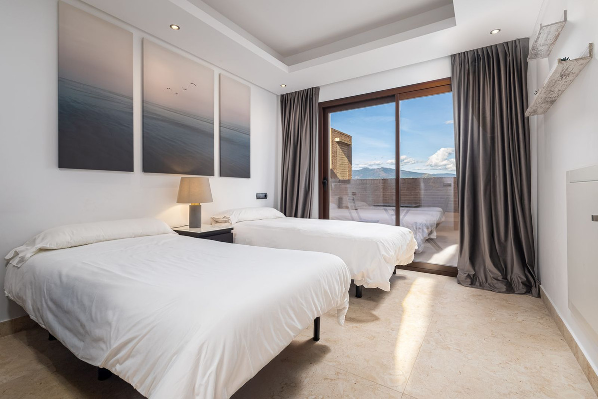 4 Bed Apartment for sale in Estepona Costa Del Sol, Málaga, Spain