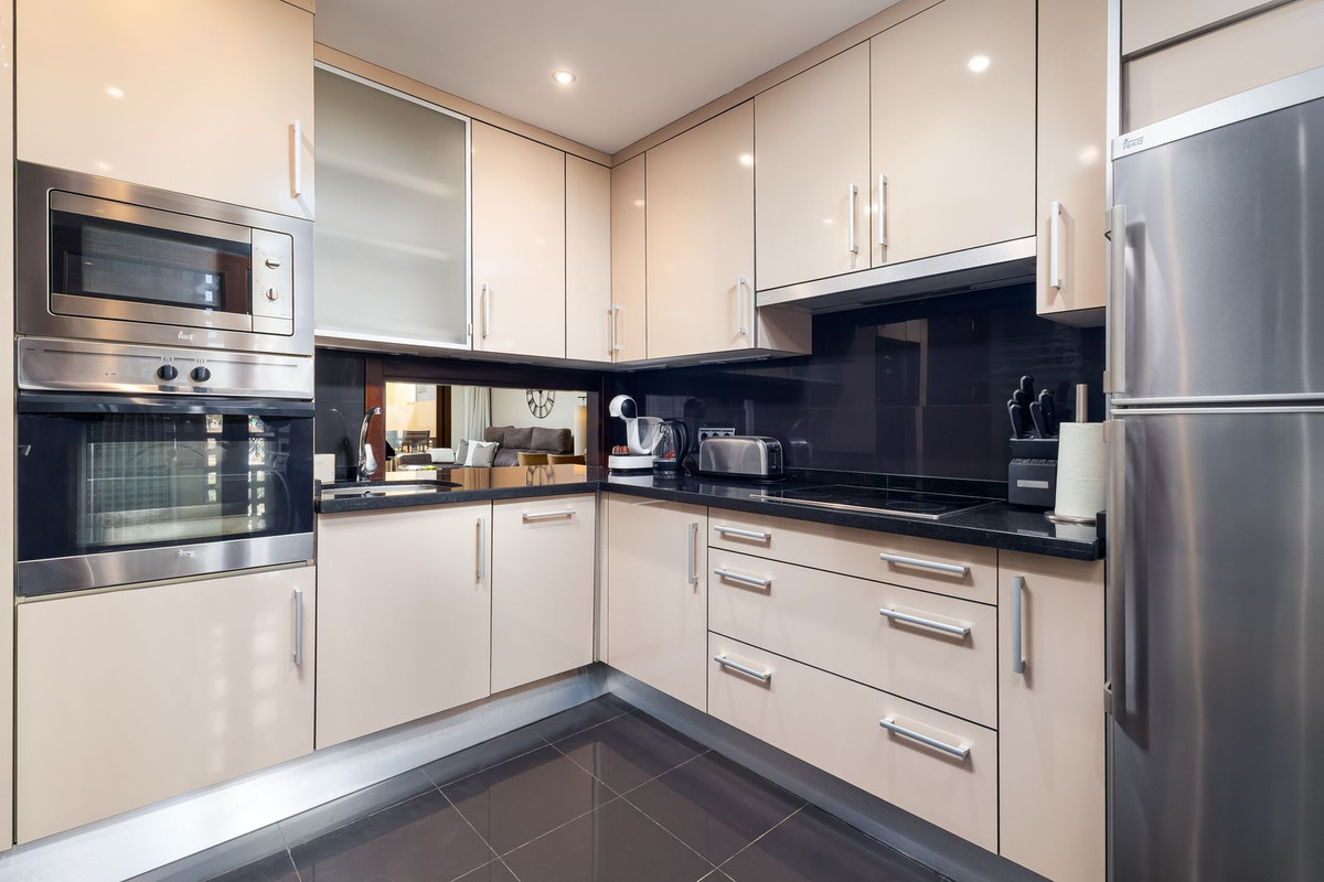 4 Bed Apartment for sale in Estepona Costa Del Sol, Málaga, Spain