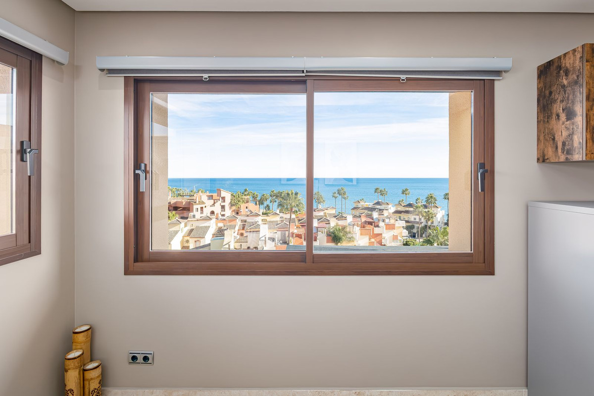 4 Bed Apartment for sale in Estepona Costa Del Sol, Málaga, Spain