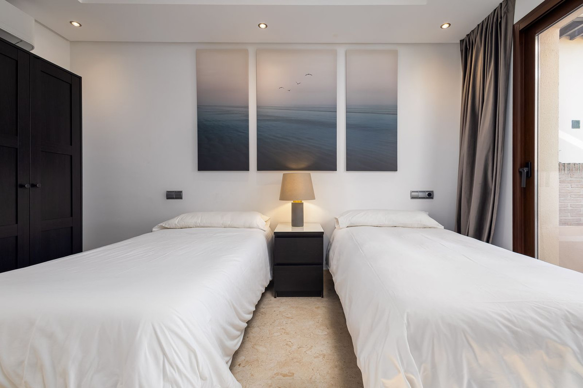 4 Bed Apartment for sale in Estepona Costa Del Sol, Málaga, Spain