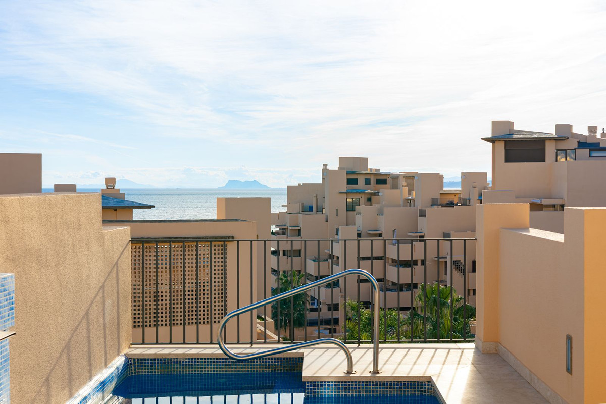 4 Bed Apartment for sale in Estepona Costa Del Sol, Málaga, Spain
