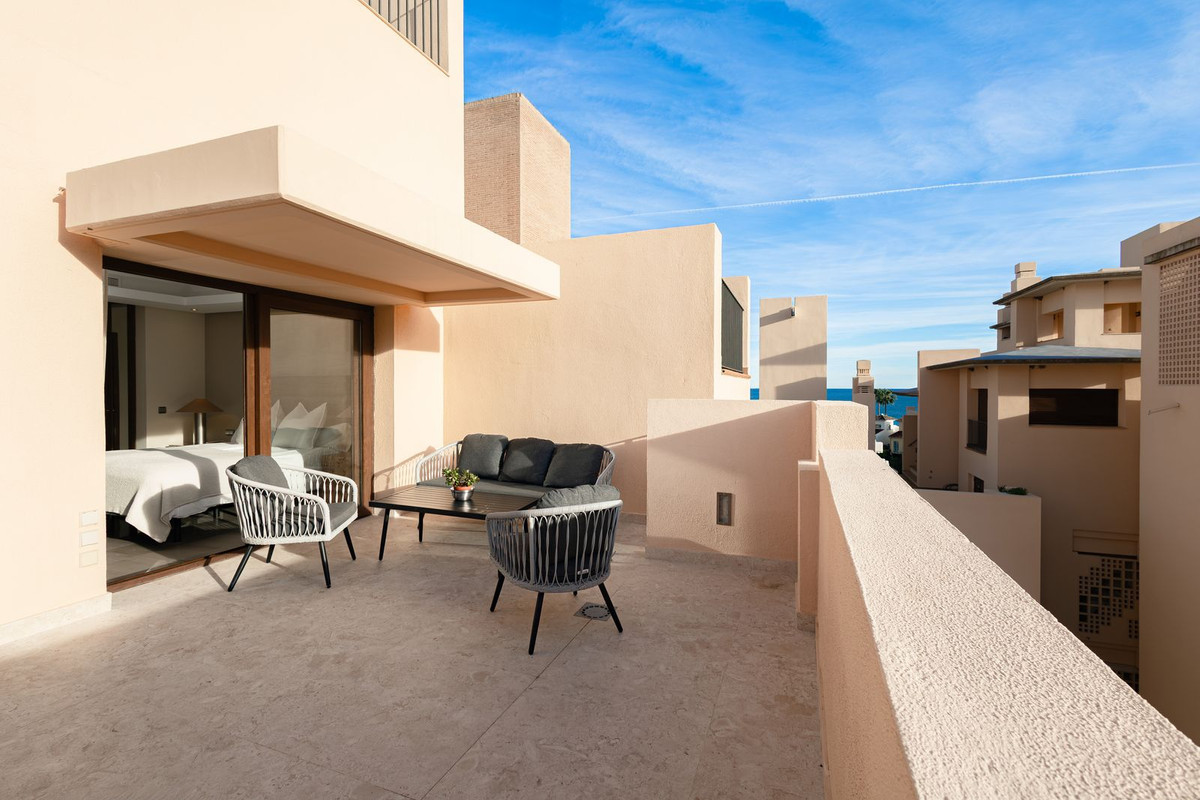 4 Bed Apartment for sale in Estepona Costa Del Sol, Málaga, Spain