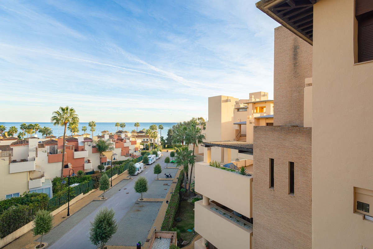 4 Bed Apartment for sale in Estepona Costa Del Sol, Málaga, Spain