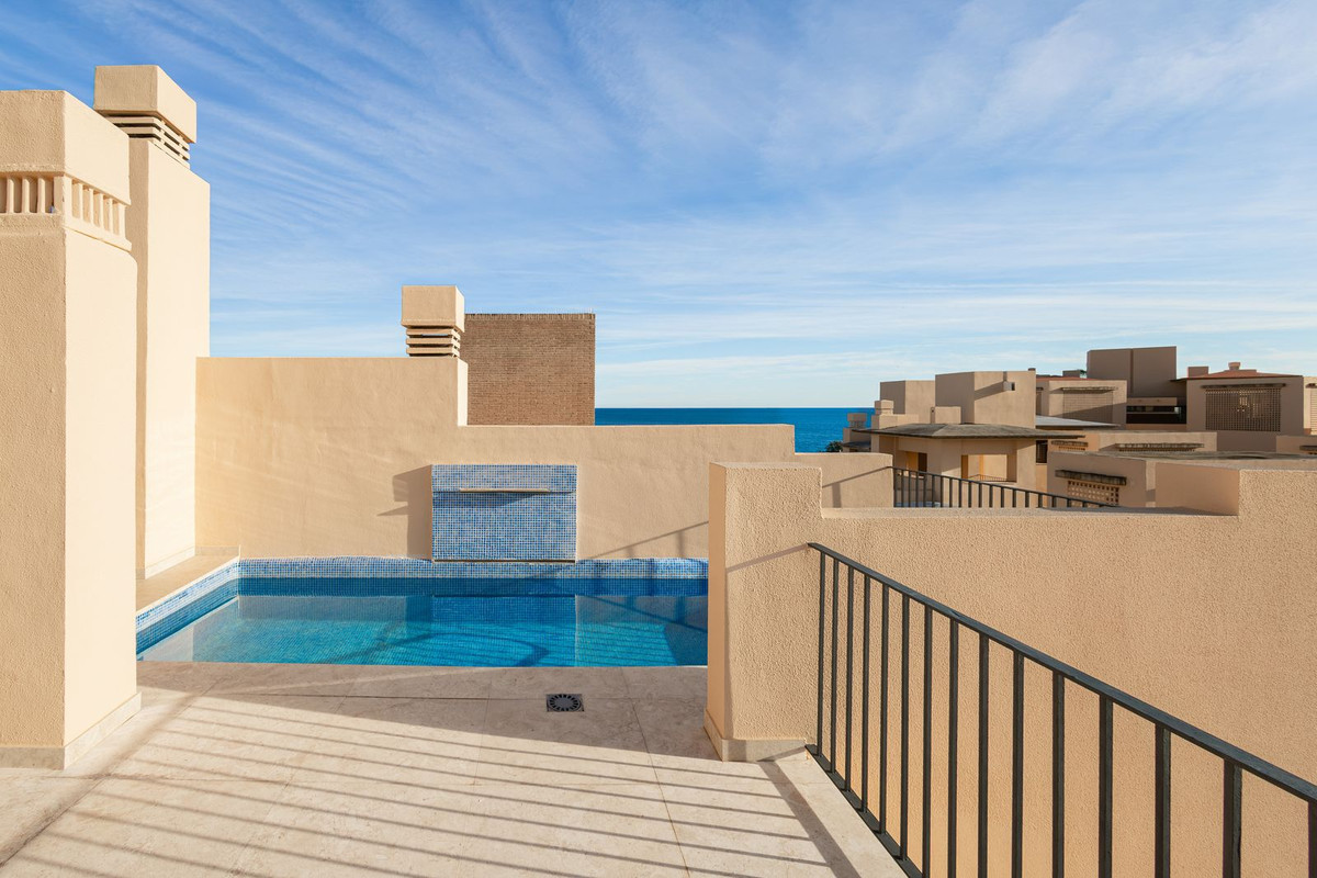 4 Bed Apartment for sale in Estepona Costa Del Sol, Málaga, Spain
