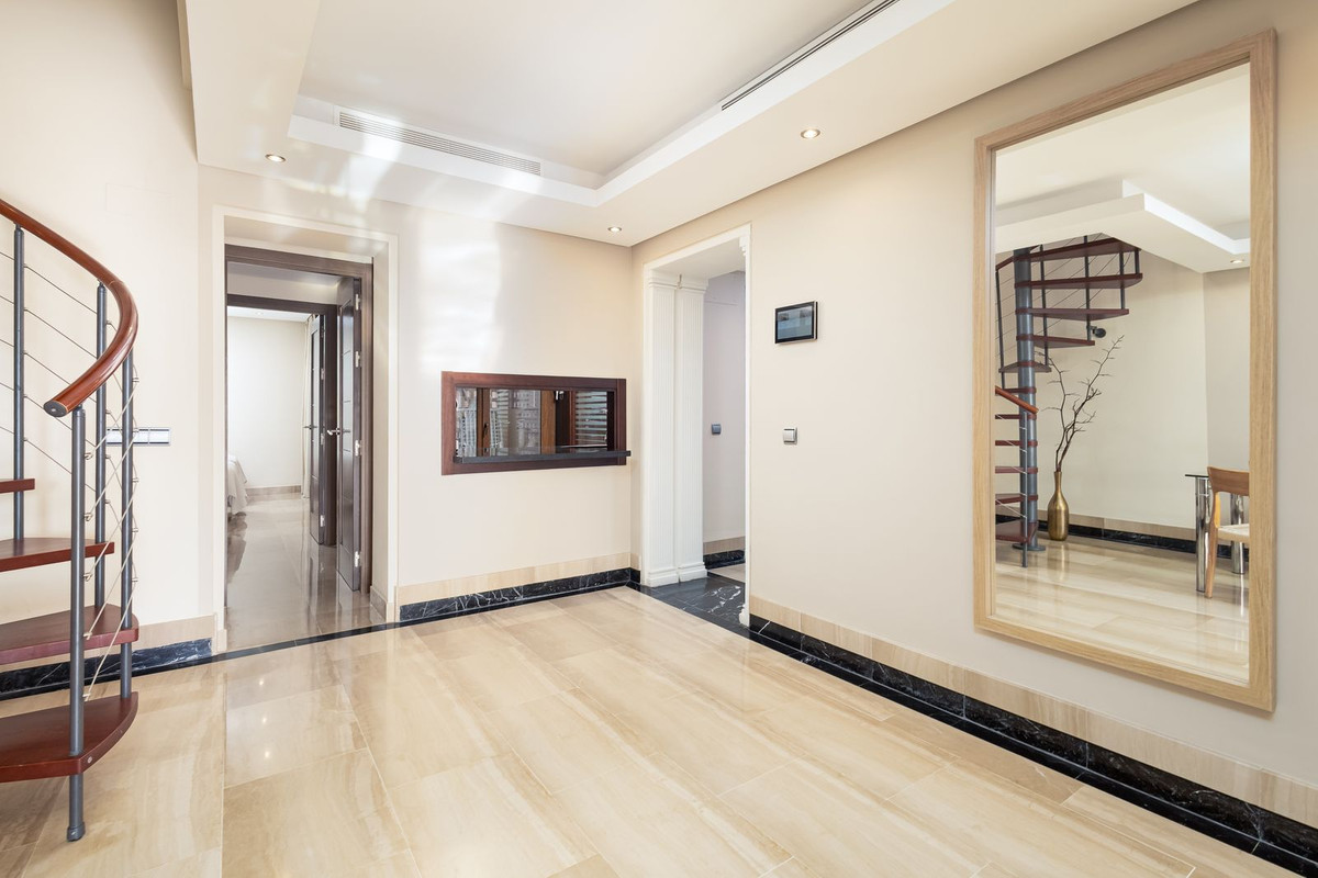 4 Bed Apartment for sale in Estepona Costa Del Sol, Málaga, Spain