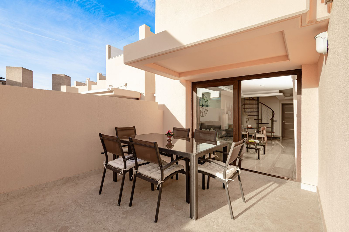 4 Bed Apartment for sale in Estepona Costa Del Sol, Málaga, Spain