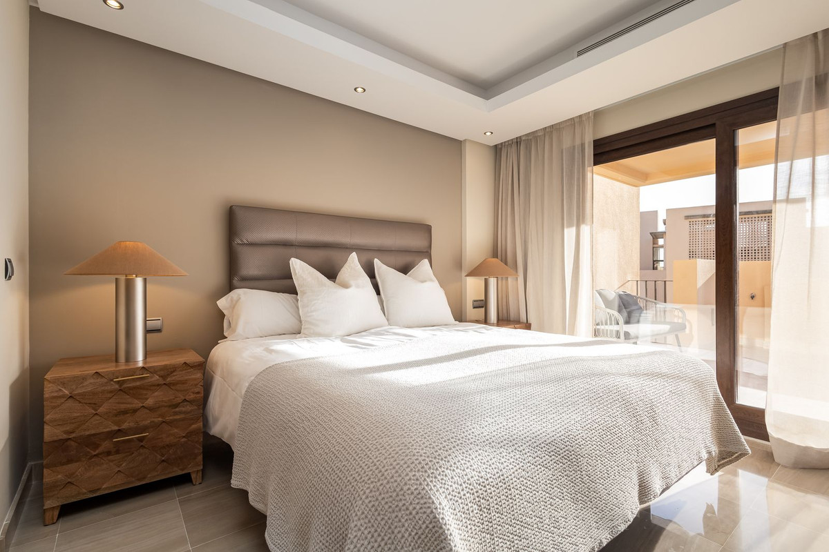 4 Bed Apartment for sale in Estepona Costa Del Sol, Málaga, Spain