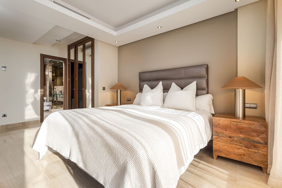 4 Bed Apartment for sale in Estepona Costa Del Sol, Málaga, Spain