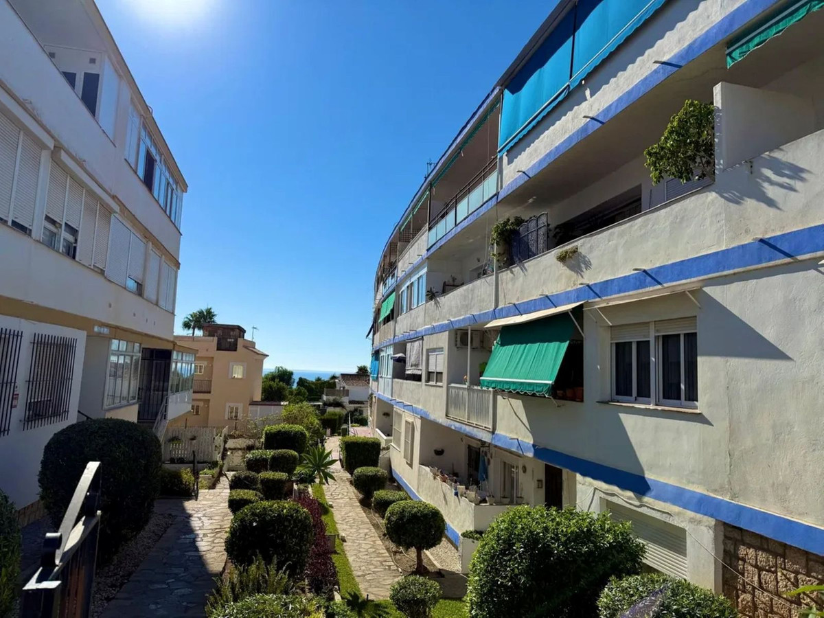 3 Bed Apartment for sale in Benalmadena Costa Costa Del Sol, Málaga, Spain