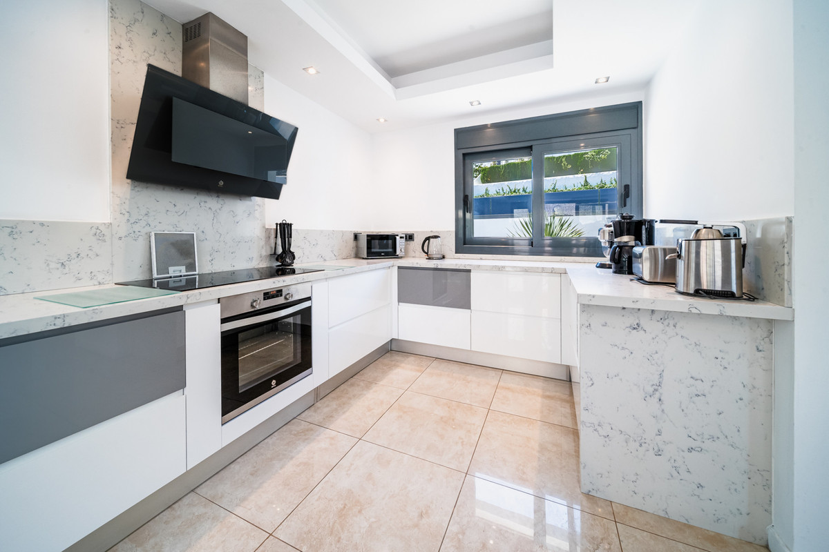 5 Bed Townhouse for sale in Puerto Banús Costa Del Sol, Málaga, Spain