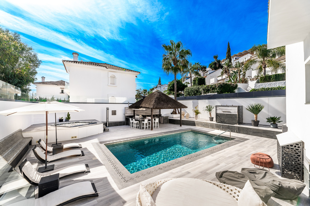 5 Bed Townhouse for sale in Puerto Banús Costa Del Sol, Málaga, Spain