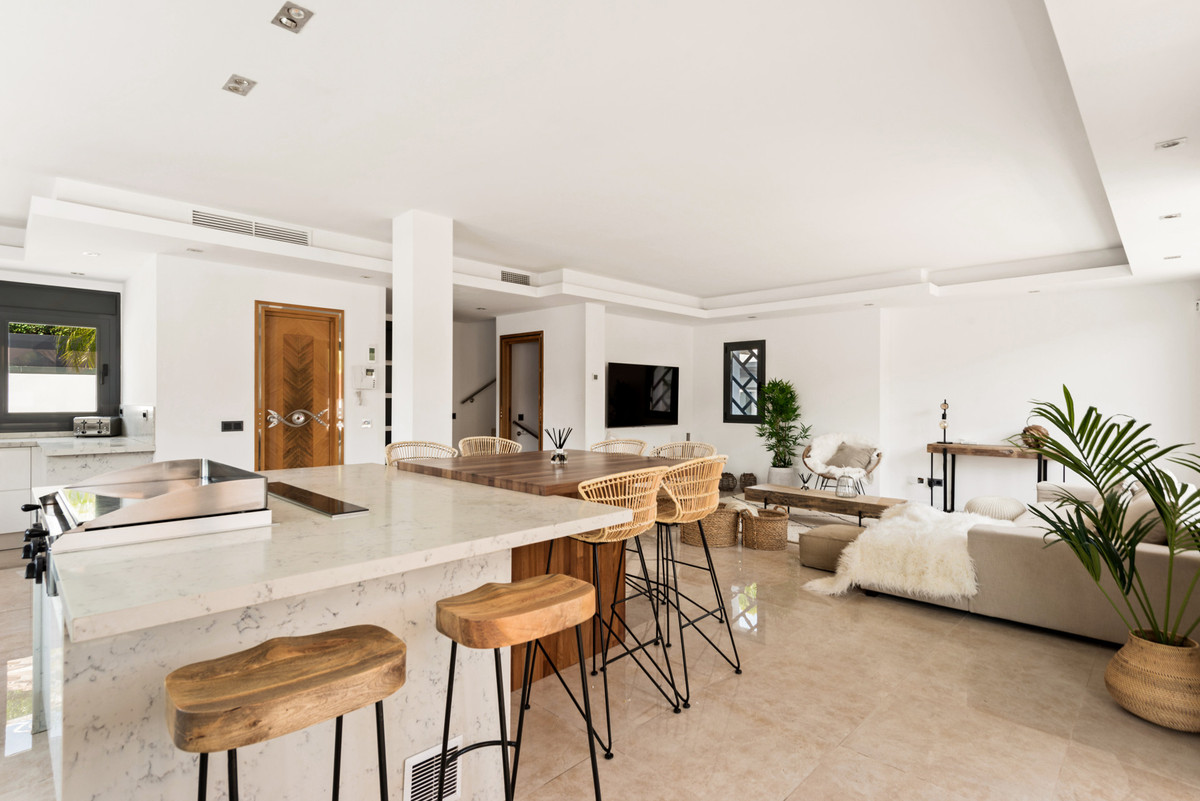 5 Bed Townhouse for sale in Puerto Banús Costa Del Sol, Málaga, Spain