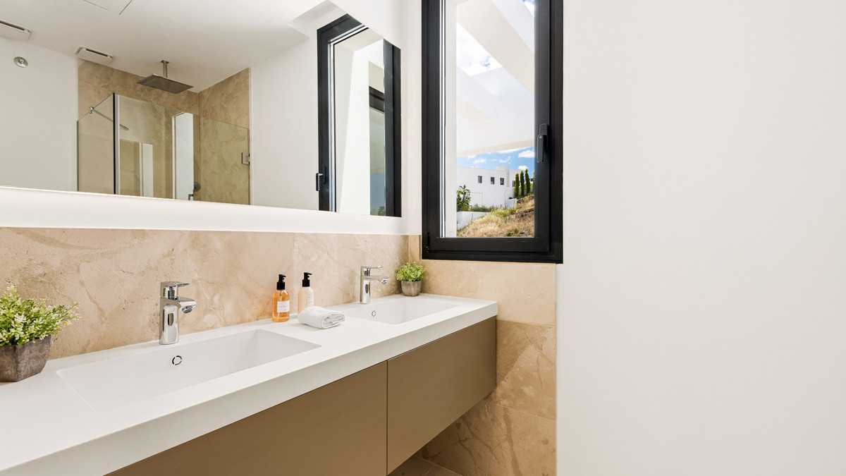 Se vende Villa - Chalet de 5 dormitorios en Costa Del Sol, Málaga, España
