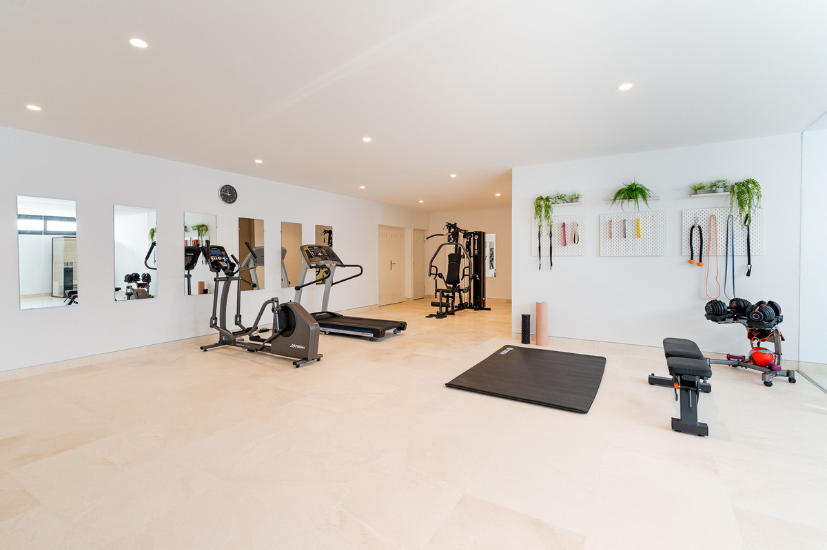 Se vende Villa - Chalet de 5 dormitorios en Costa Del Sol, Málaga, España