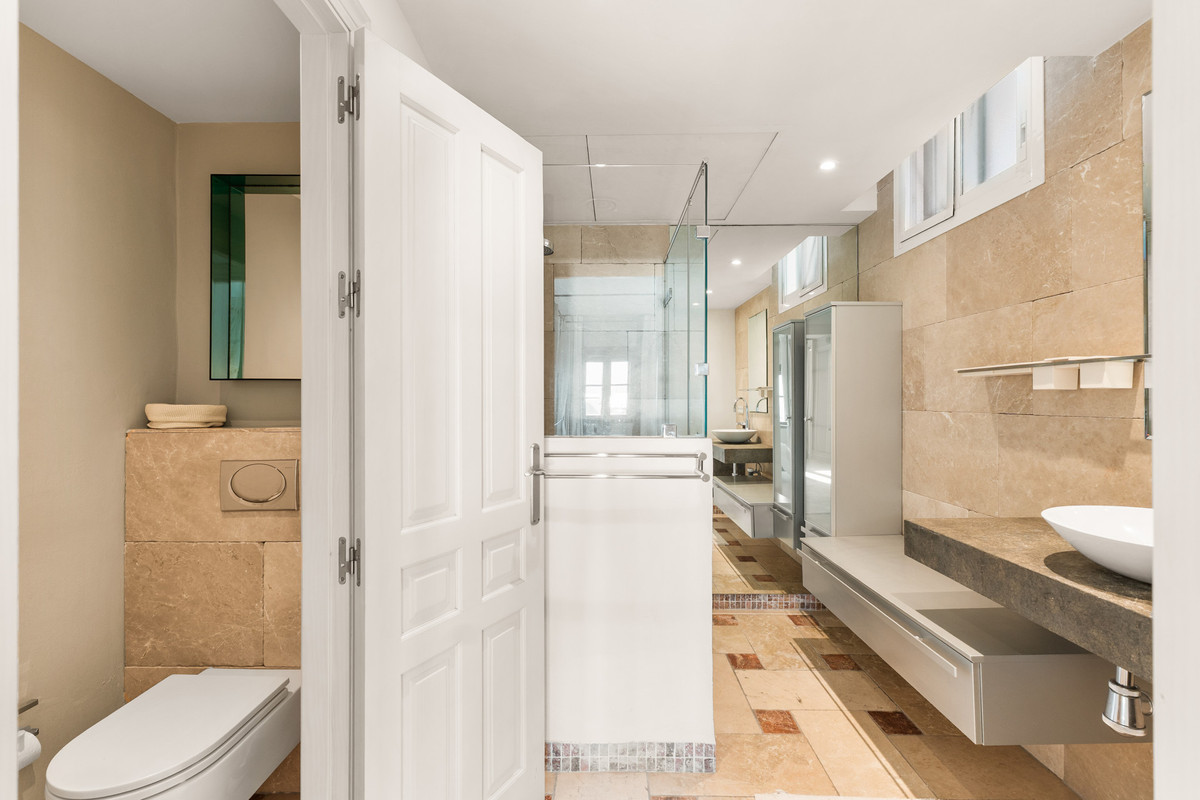 2 Bed Apartment for sale in Puerto Banús Costa Del Sol, Málaga, Spain